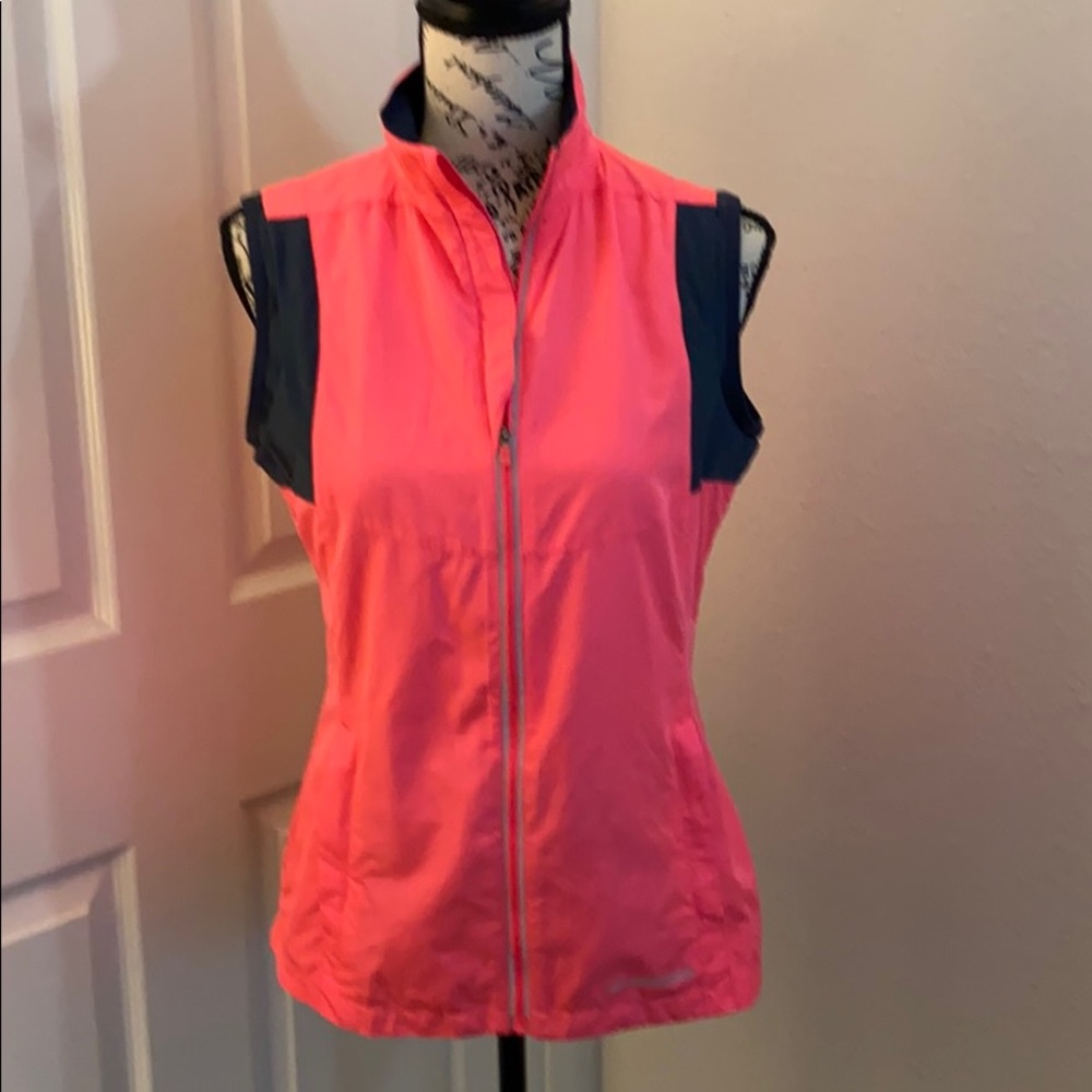 Brooks Essential Zippered Running Vest